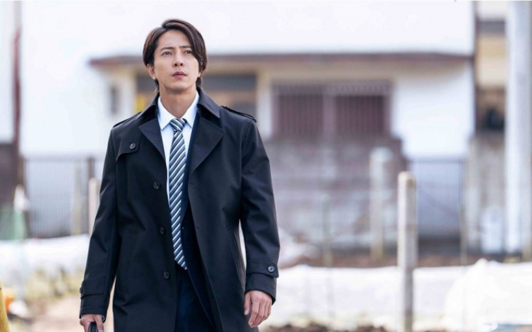 山下智久帥臉遭風襲「久了就習慣」　讚《正直不動產》工作人員技術好百吹百中