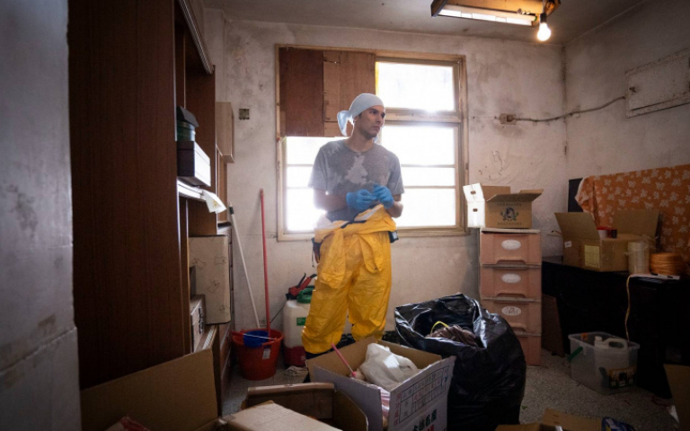 鳳小岳到「特殊最終現場」實習人生清理員　一開門就衝擊：全身冒汗