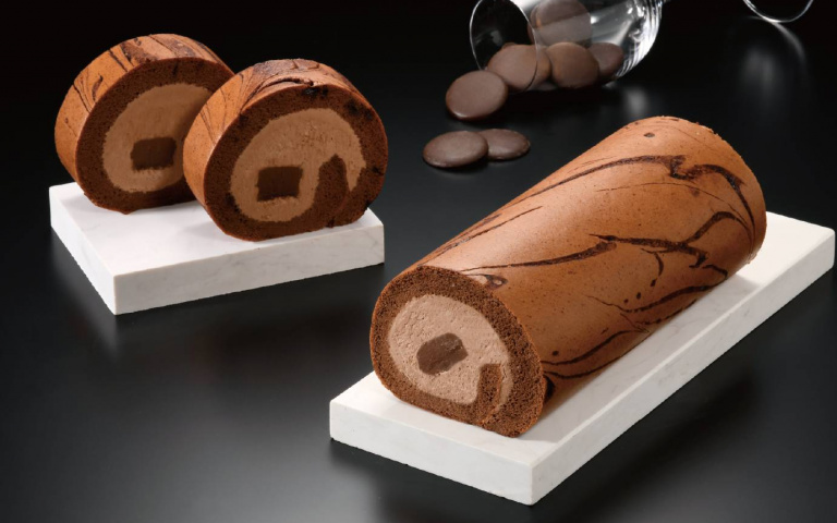 捲入整條73%貝可拉生巧克力！亞尼克「極濃生巧生乳捲」超欠吃！