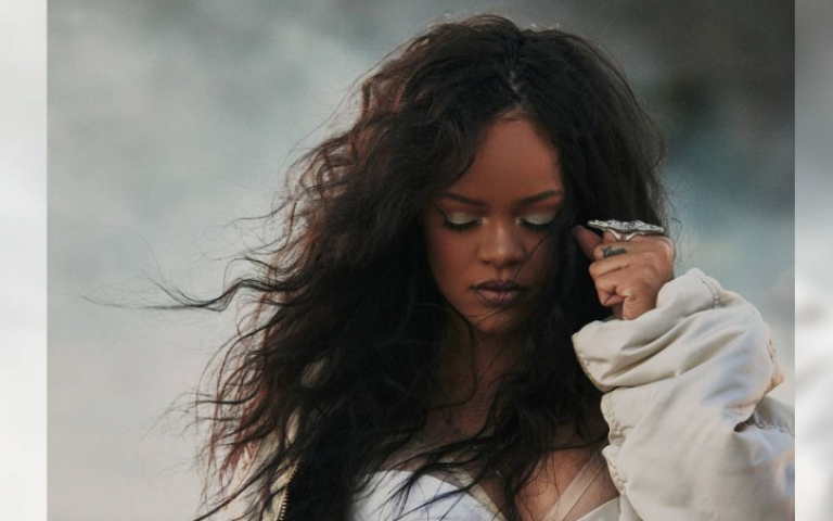 蕾哈娜挺二胎孕肚登超級盃中場秀　13分鐘超嗨金曲連發