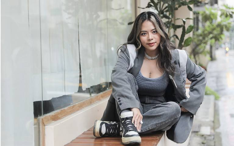 星收藏／夏沐離家出走睡公園　調整身心用靈擺測渣男