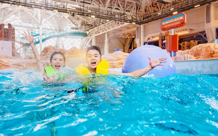全新水上樂園、摩天輪門票買一送一!澳門2天1夜就這樣玩!