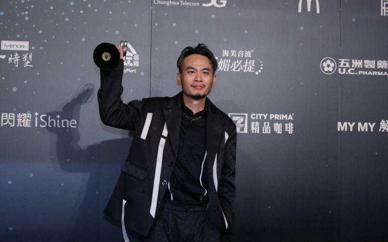 金鐘58／楊大正得獎…口誤講成金曲　笑摸「黃色東西」懺悔