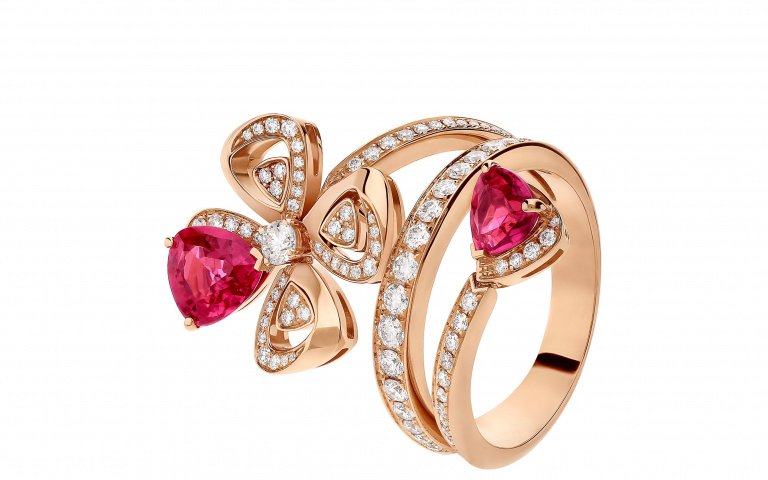 紅碧璽明豔色澤，為寶格麗Fiorever 系列花卉注入活力