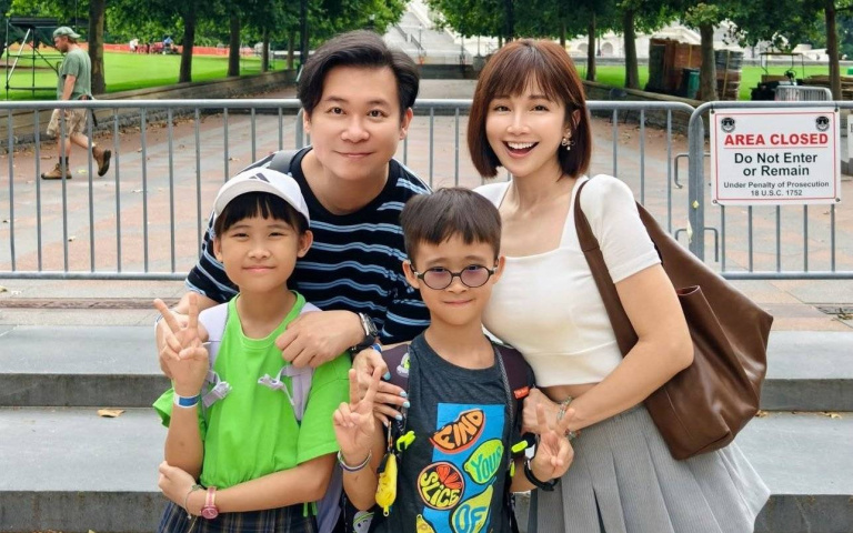女星全家遊美竟被誤認是「老公的大女兒」!43歲童顏震撼全網:真的看不出來