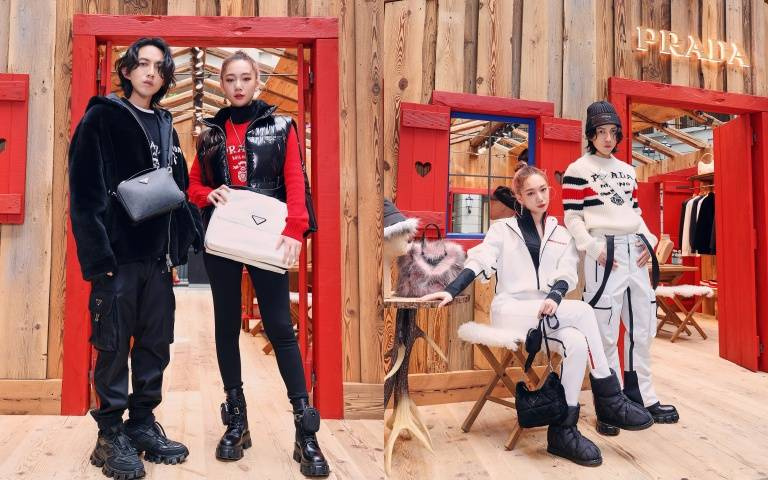 PRADA CHALET雪地系列：不僅把阿爾卑斯山屋搬來台北，使用永續材質打造一系列雪國穿搭、滑雪板、雪橇