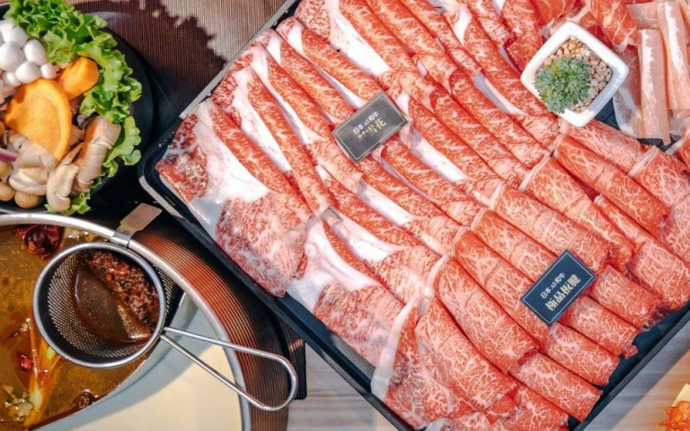 「浮誇系」火鍋插旗天母!全台肉品最強「藏王極上鍋物」,爽吃A5和牛、頂級龍蝦!