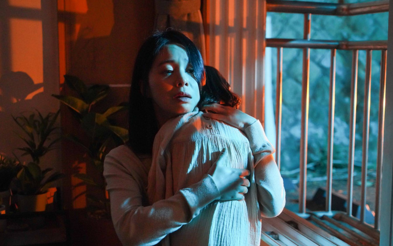 「恐怖女王」撞鬼噁吃生肉!韓國鬼屋片《邪門》登台,這樣的屋子你敢住嗎?