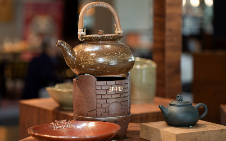 府城意象400年!大員酒店展出安平古堡、孔廟、億載金城等15件陶藝手工作品!