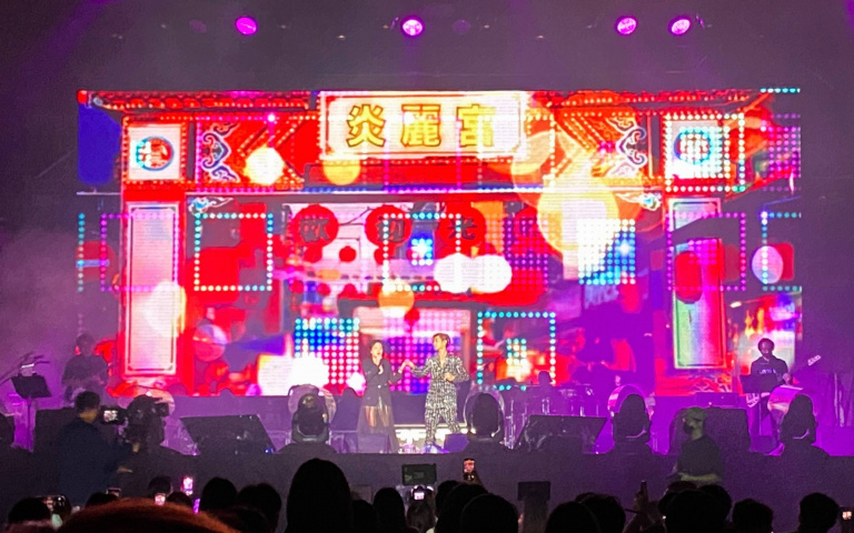 一路唱到天亮！炎亞綸、艾怡良、陳珊妮登音樂節，躺平聽歌太享受！