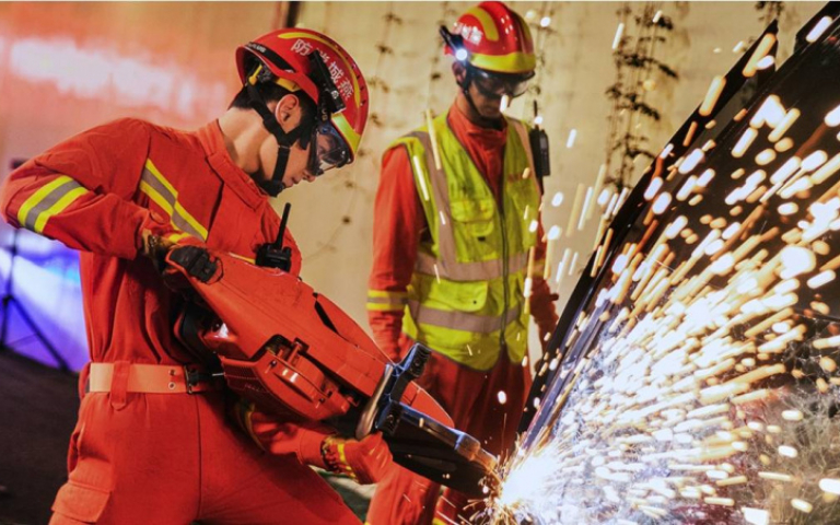 楊洋化身救災英雄火海中搶命　與王楚然甜蜜擁吻CP感炸