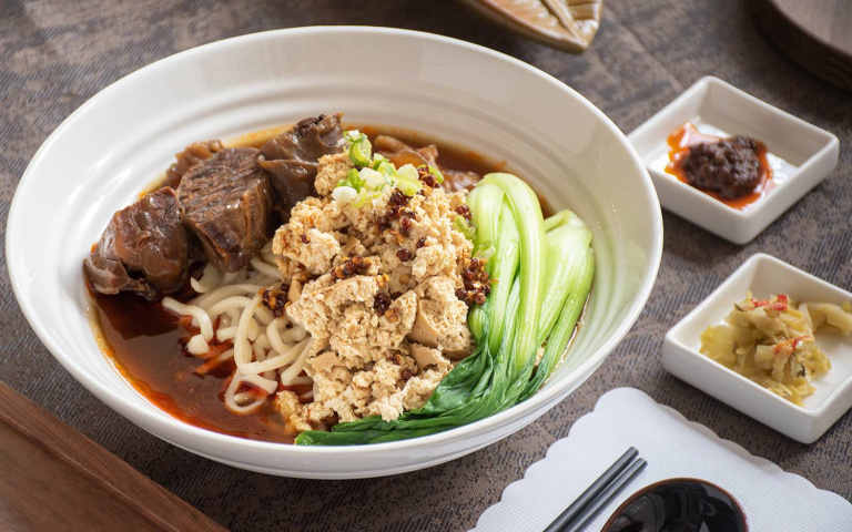 牛肉麵愛好者看這邊!飯店餐廳過牛肉麵全系列「買一送一」,吃貨快衝阿!