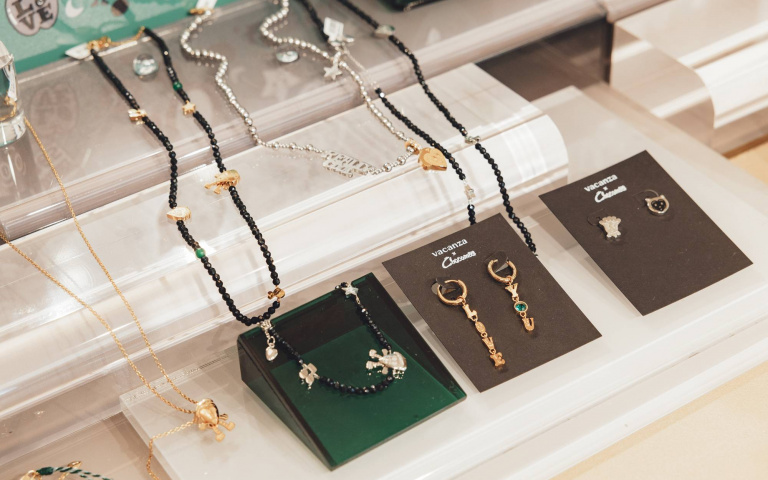 vacanza聯名日本人氣藝術家！消費任一聯名商品即可體驗人氣拍貼機！