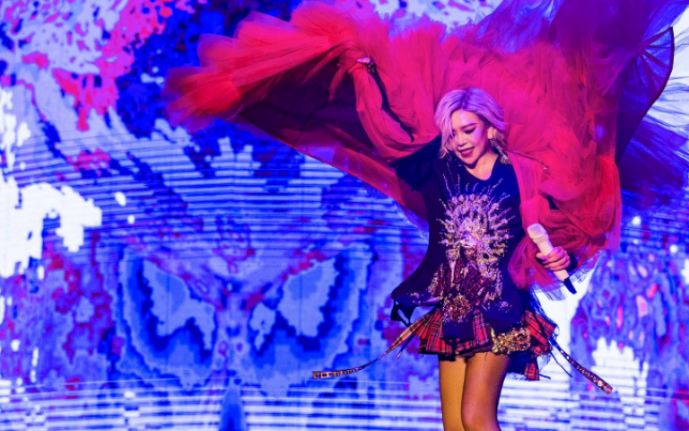 張惠妹頂高溫上海開唱「跟你們拚了」　兩天吸16萬人到場