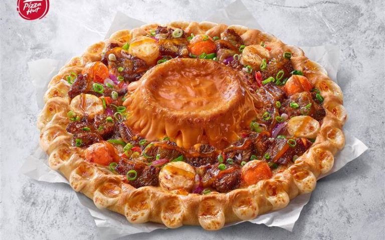 中秋烤肉升級吃法！必勝客「煙燻起司火山熔岩餅皮」限量推出，炭烤香氣＋濃郁起司超夢幻！