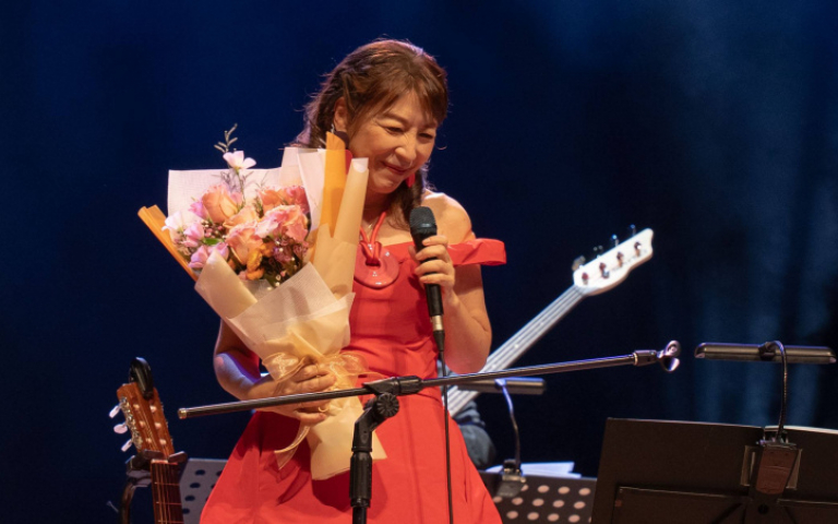 小野麗莎現學台語連喊「水啦」　開唱後上百粉絲排隊祝壽