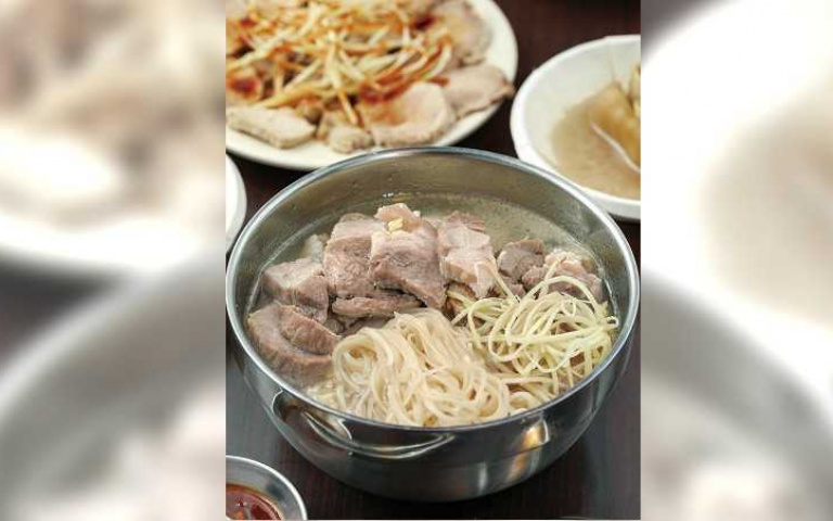【添壽豬腳4】連家清燉豬腳 乳白湯頭膠質豐富