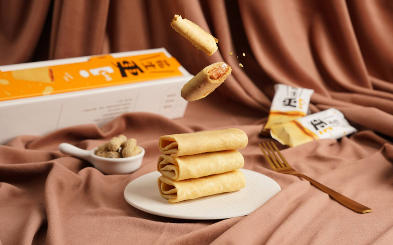 可麗捲甜點強勢登場!發現茶 X 查理布朗新品牌「更kńg」,0.1cm薄脆餅皮讓人吃到停不下來!