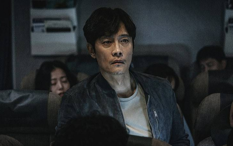 李炳憲搭機恐慌症發作 空服員廣播找醫生