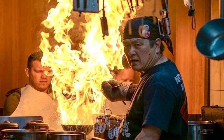 體驗視覺震撼的噴火饗宴!京都超人氣火光實境秀「噴火拉麵」