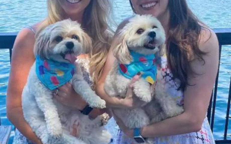 失散多年的狗狗雙胞胎　竟然因為一篇貼文重逢了！