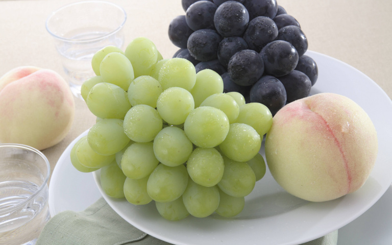 在台灣也能吃？超市集結日本岡山水果，白桃、麝香葡萄等都吃得到！