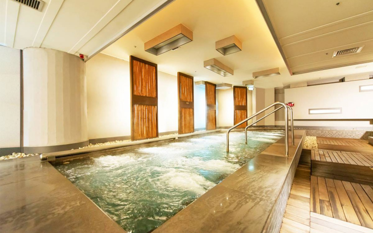 泡湯、住宿券下殺35折！還能免費升級「龍蝦海味生滾粥雙人餐」！