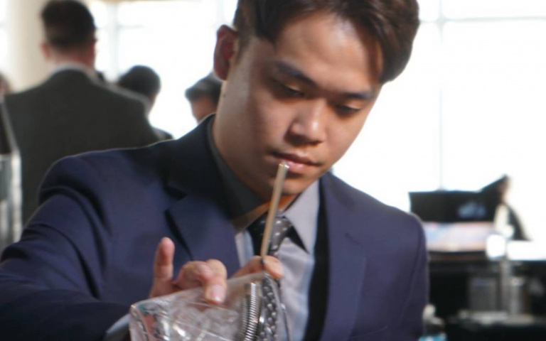 「台灣第一人」冠軍調酒師再出新招　藻琴酒加水果蹦出過年台灣味