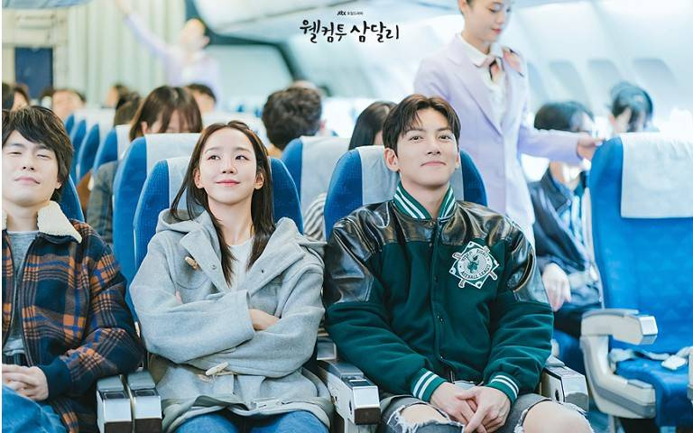 亞洲發燒星／申惠善水中救援被讚人魚公主　與池昌旭互砸海帶比凶狠