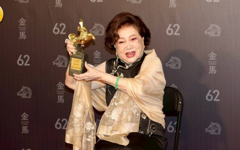 金馬62／「國民阿嬤」陳淑芳獲頒金馬終身成就獎　滿腹感謝直言「限制四分鐘我才不管他」