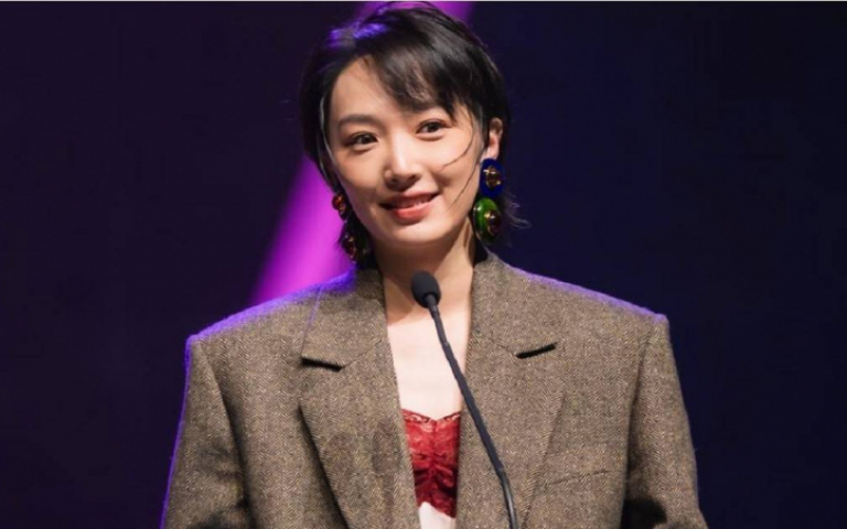 蔡思韵出席馬來西亞國際電影節驚喜慶生　朝聖李滄東簽名DVD送老公劉俊謙