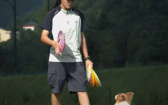 默契十足的表演　狗博士邊牧跟主人合演了一場花式飛盤秀