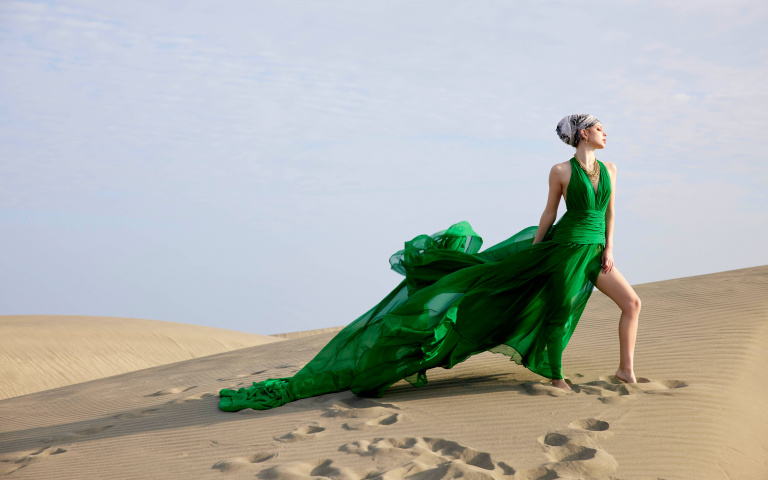 俄羅斯美女藝人安妮  遊艇MV、陽光沙灘、性感比基尼 ！ 數位單曲、性感桌曆同步連發 替後疫情傳遞正能量！