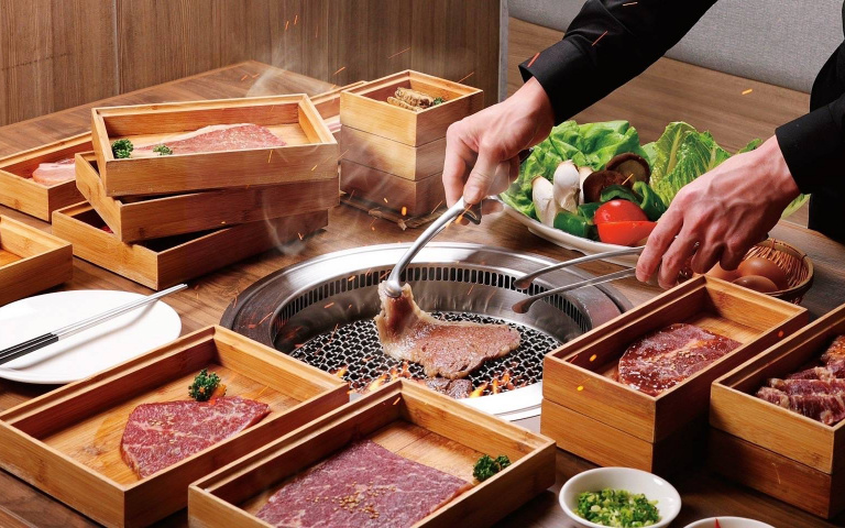 加價39元享火烤兩吃!築間「和牛吃到飽」雙品牌,爽嗑和牛、伊比利豬、海鮮!