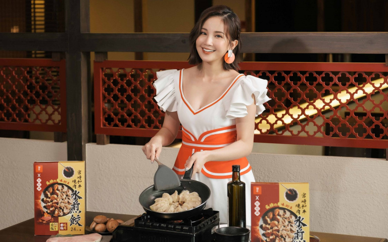 鍾欣怡跨足食品電商…聯名胡同燒肉開發和牛煎餃 再推防疫箱居家自煮