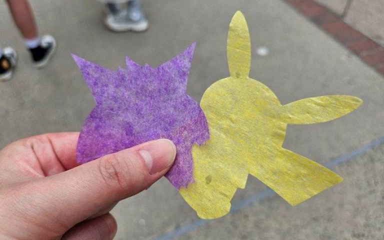 減少垃圾又能滿足粉絲的收藏!日本環球影城「遊行紙花」藏巧思
