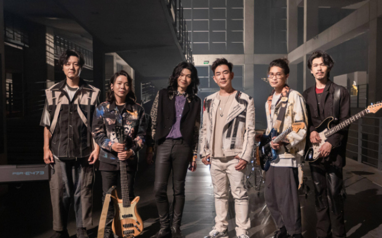 任賢齊模仿舒淇回眸　笑稱「舒淇橋」變「淇齊橋」