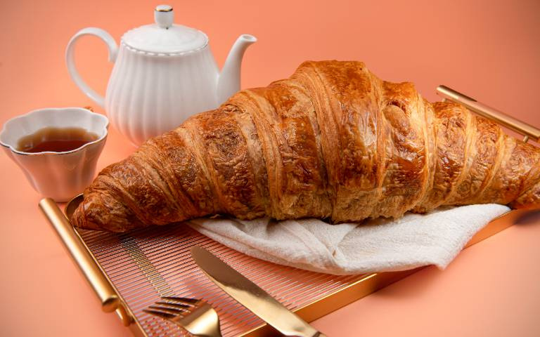 甜點控注意！巨無霸可頌來襲，60公分不只大還大的美味。