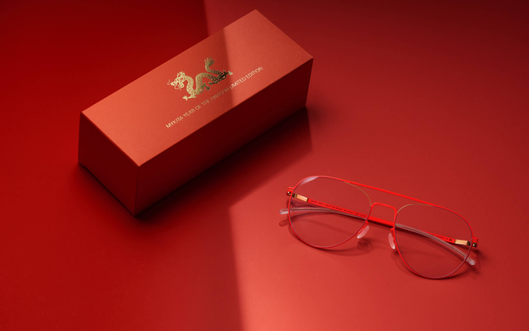 眼鏡品牌MYKITA推限量款！香檳金、龍紅色調，真的超喜氣！