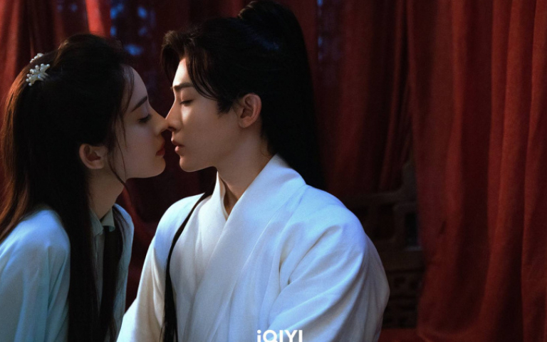 古力娜扎激情戲「從椅子吻到床上」　重心不穩差點拍成武打戲