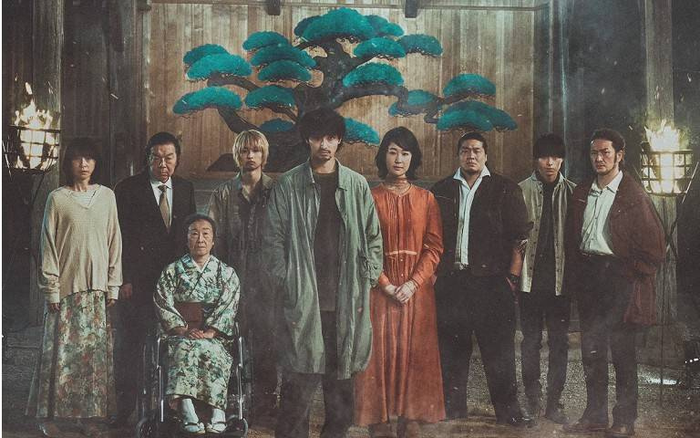 影爆點／看起來很美　其實細思極恐的神秘小鎮　你以為你逃得過Netflix《夜霧村莊》？