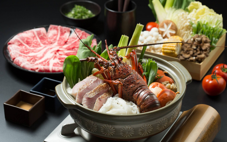 60歲長者好康！入住即贈「龍蝦海陸雙主餐鍋物」，再享星級早餐、半露天景觀湯池！