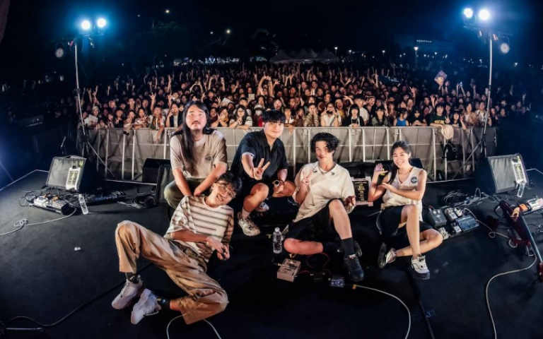 老王樂隊大讚3架飛機很會挑時間經過　浪味仙貝首來台被樂迷熱情嚇到