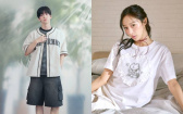 韓系旅行穿搭懶人包！SOOBIN把棒球襯衫穿成神級男友風，Giselle同款拖鞋準備賣爆