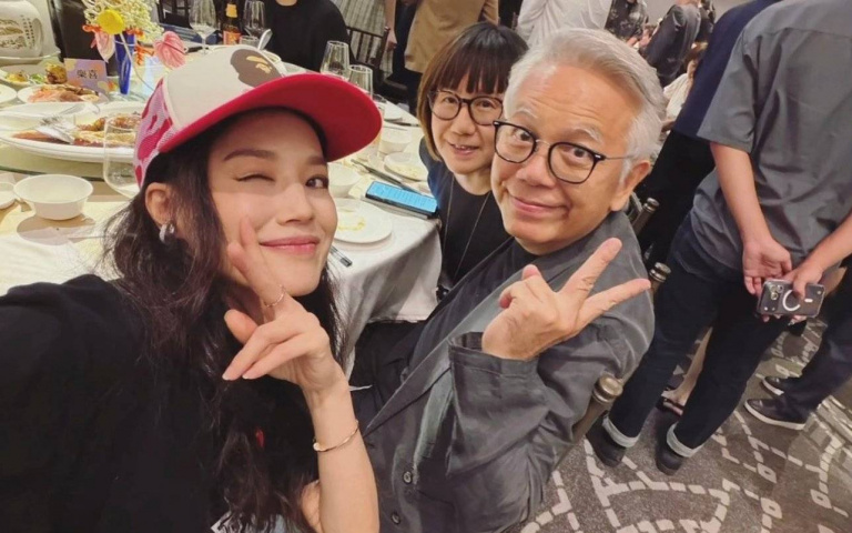 舒淇到底多像20歲少女？自拍照「眨眼比YA」太可愛，網驚：這狀態根本逆生長天花板！