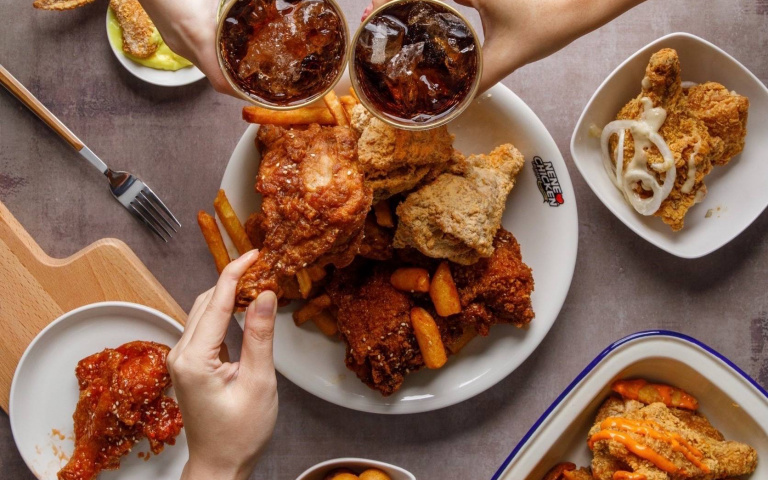 全國鹹酥雞嘉年華熱鬧開打　台韓品牌爭「雞王」