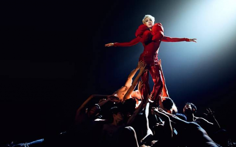 小賴關門與準人夫喘氣　遭正宮查勤逼問「你們在幹嘛」