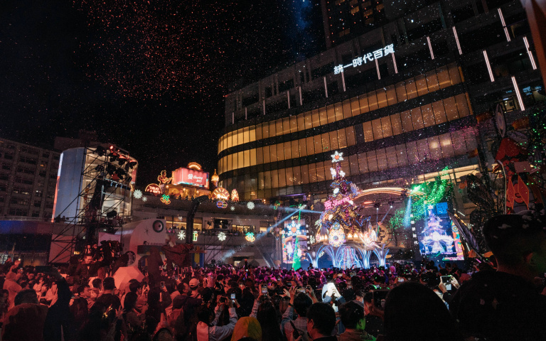 「愛Sharing」平安夜活動！主題燈光秀、嘻哈派對，還有美食市集品嘗異國料理！