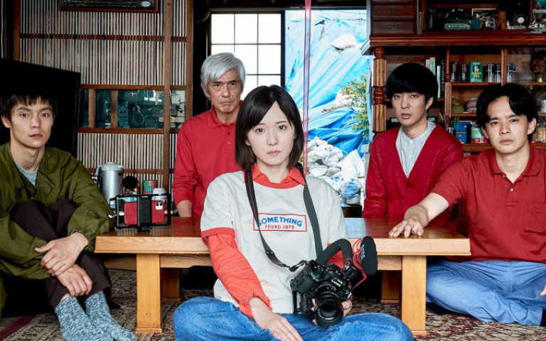 松岡茉優主動加戲綜藝式吐水　《愛在閃電下》導演讚：角度像新加坡魚尾獅