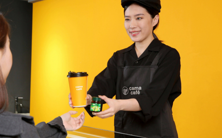 開工優惠看這裡2／買美式咖啡送雞精補充體力　手搖飲最高可享買一送一